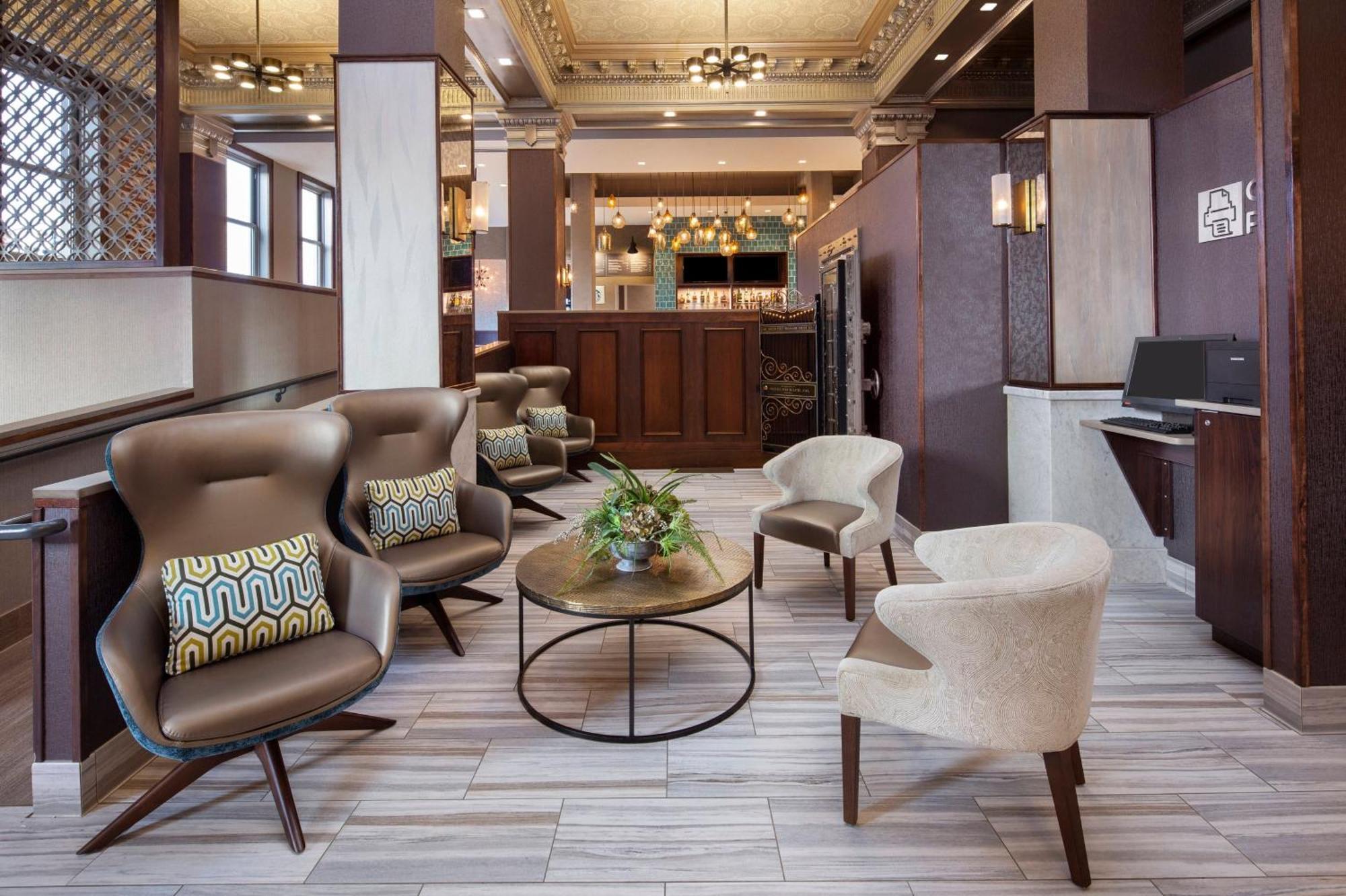 Courtyard By Marriott Downtown